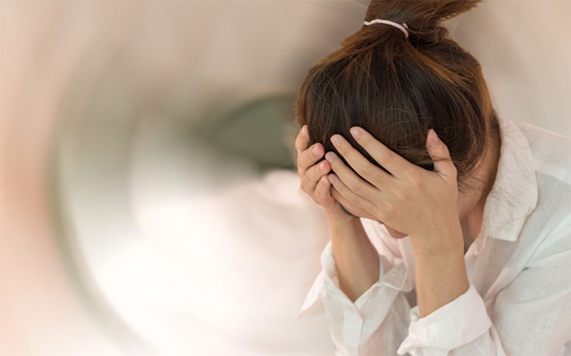 関節リウマチはどのようにして頭痛を引き起こすのでしょうか?