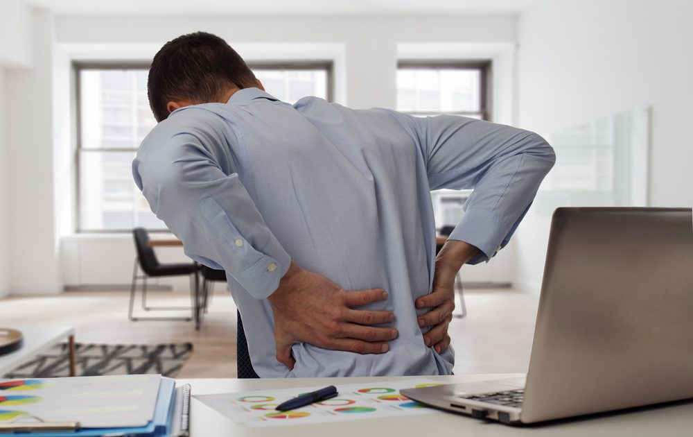腰痛は病院に行くべき？痛みの特徴を医師に正しく伝える方法とは？