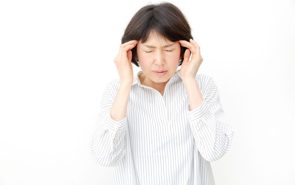 片頭痛は冷やす？それとも温める？ 症状緩和や予防に役立つ対策とは？